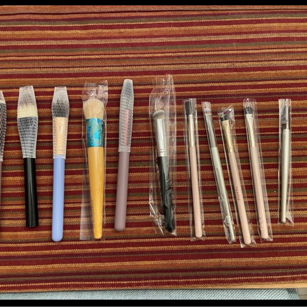 Assorted Makeup Brushes Set